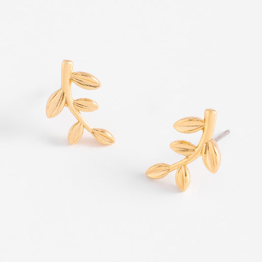 Aretes en baño de oro con diseño de ramita y hojas