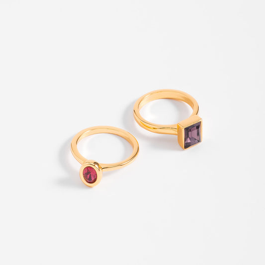 Anillos en baño de oro con piedras en tono amatista y rosa