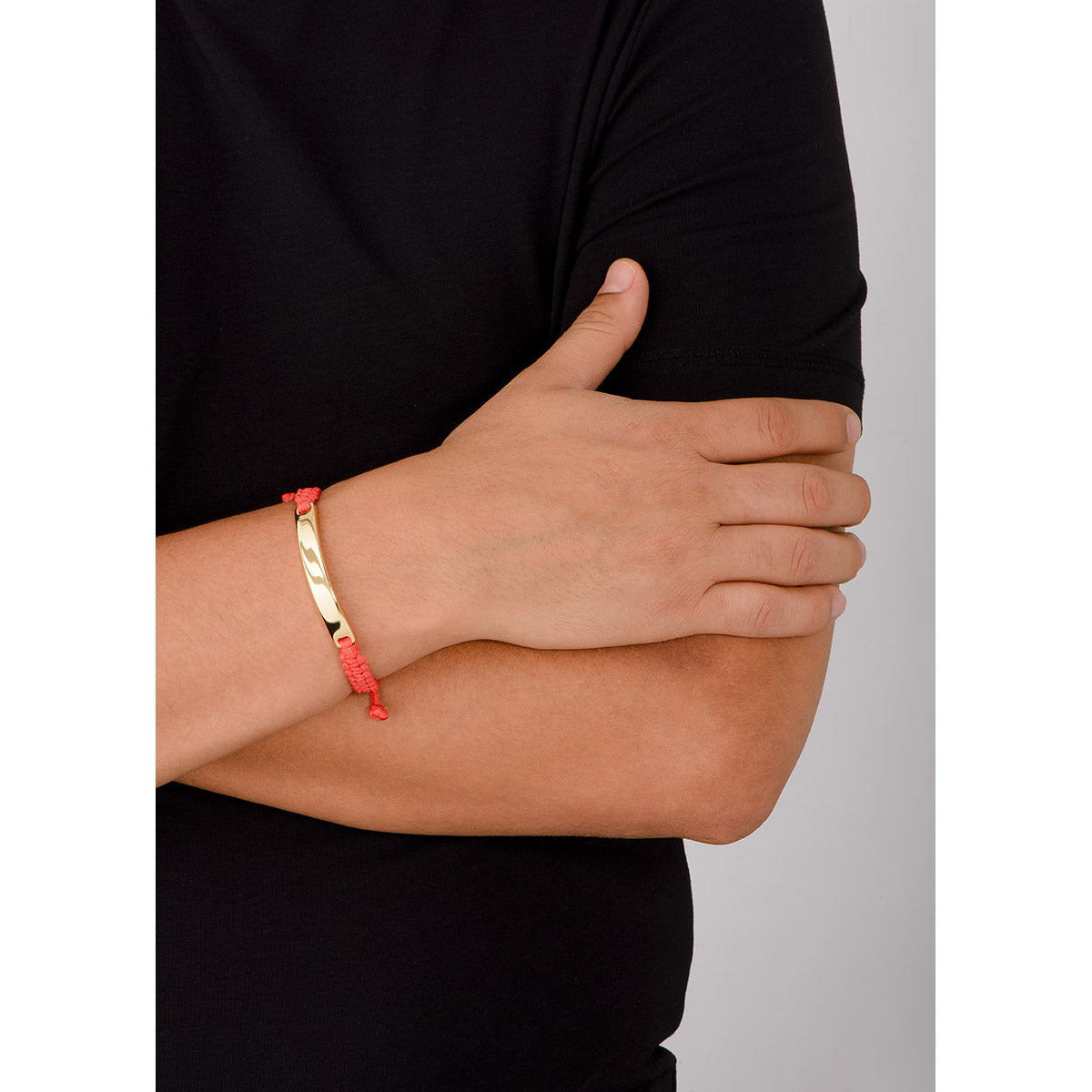 Pulsera moderna en baño de oro 18k con cordón rojo